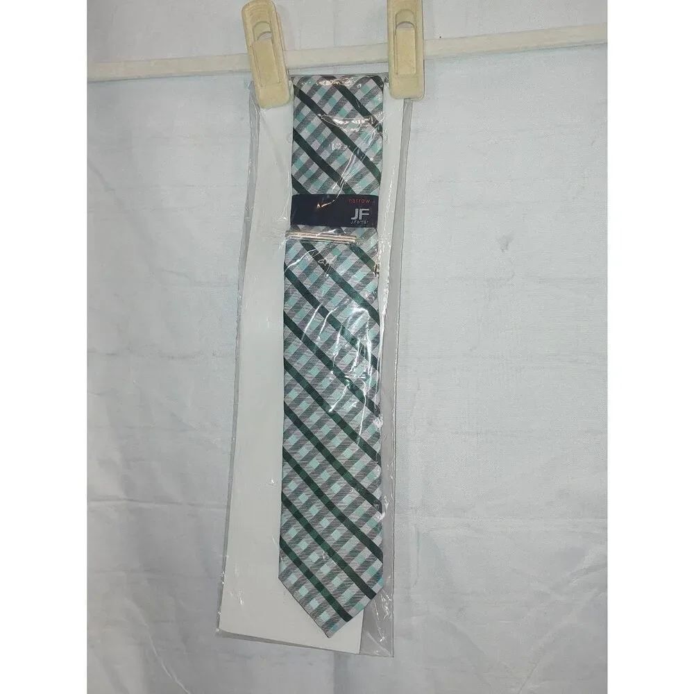 J. Ferrar Men's Narrow Green/White Stripe Tie